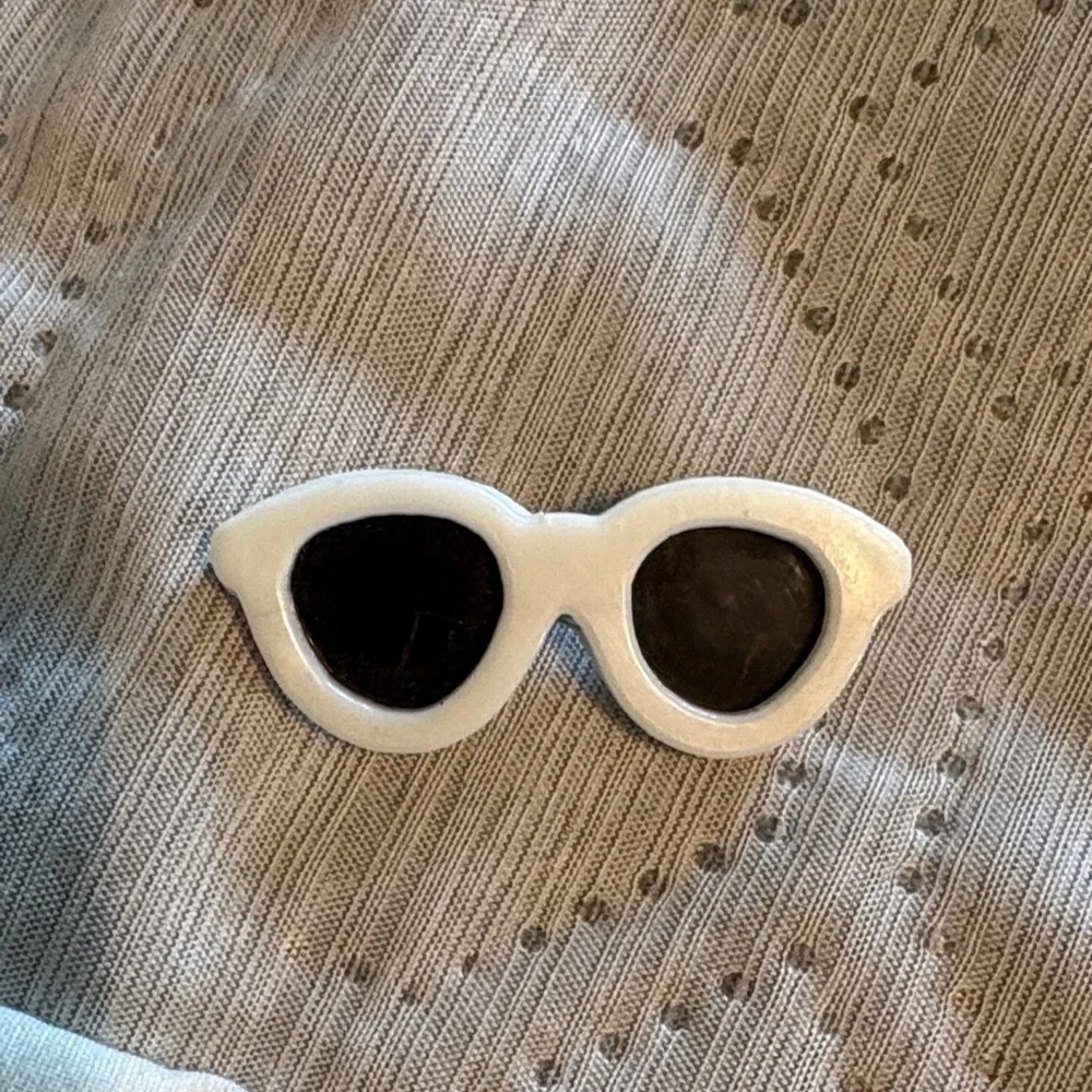 Plastic White and Black Sunglasses pin